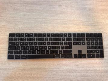 Apple magic keyboard met numeriek beschikbaar voor biedingen