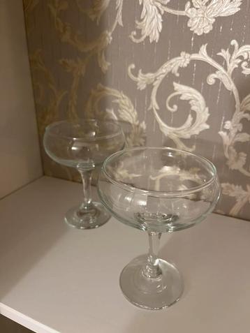 2 champagne coupes | dessert glazen beschikbaar voor biedingen