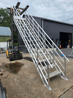 Stalen trap alluminium. Hoog 3,8 mtr. Nob083