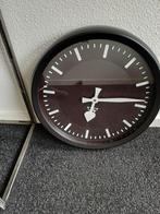 Oude Bakeliet Klok, Ophalen of Verzenden, Gebruikt, Analoog, Wandklok