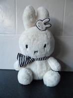 Nieuw met kaartjes Nijntje knuffel Winter sitting 32 cm, Ophalen of Verzenden, Nieuw, Konijn