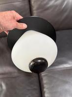 Hanglampje jaren 50 Opaalglas Bakeliet Hala Busquet, Huis en Inrichting, Gebruikt, Jaren 50-60 Vintage, Ophalen of Verzenden, Glas