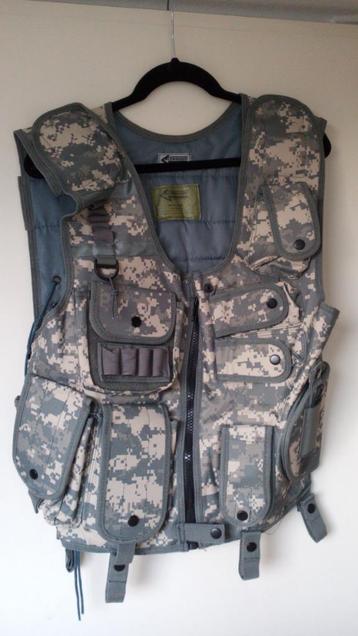 SWAT Vest Digital Camo beschikbaar voor biedingen