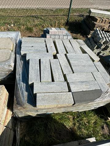 Beton klinker 33x11x8   7m2 beschikbaar voor biedingen