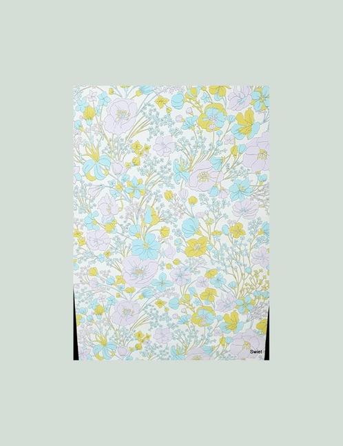 4174 bloemen behang pastel lila geel blauw jaren 70 swiet, Huis en Inrichting, Stoffering | Behang, Blauw, Wit, Geel, Verzenden