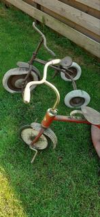 2 oude driewielers, Ophalen, Jaren '50