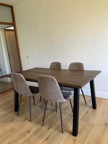 JYSK SKOVLUNDE  Tafel met JYSK BISTRUP  stoelen