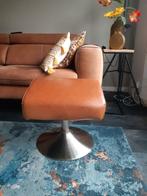Voetenbankje, cognac kleur. Leder met stevige chromen voet., Huis en Inrichting, Ophalen, Minder dan 50 cm, Gebruikt, Rechthoekig