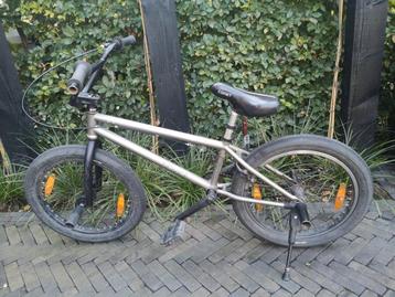 Stoere stunt crossfiets van Novice beschikbaar voor biedingen