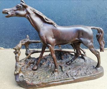 Paard. Renpaard in weide. Ca 1920. 24/27/19 cm. Gepatineerd.