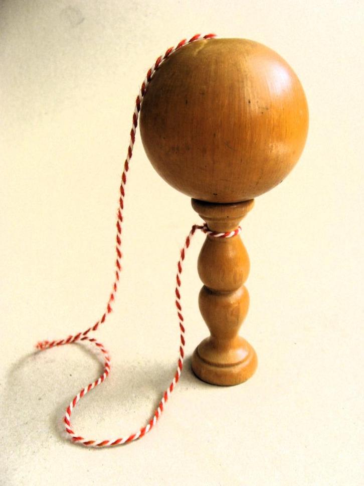 Mooie houten bilboquet, behendigheidsspel, Antiek en Kunst, Antiek | Speelgoed, Ophalen of Verzenden