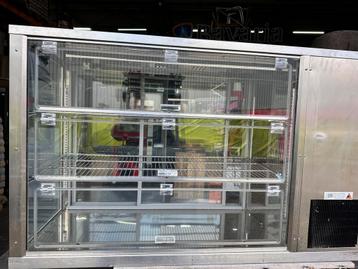 Gamko opzetvitrine 3 laags met 3 luikjes en 2 schuifdeurtjes beschikbaar voor biedingen