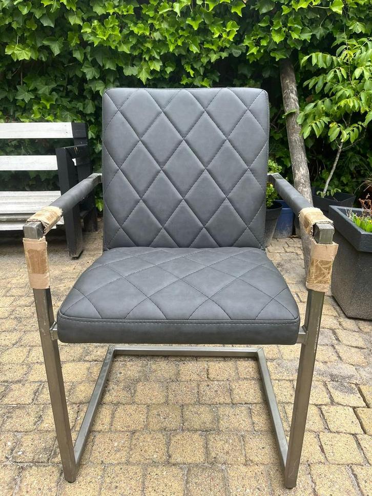 Stoelen, Huis en Inrichting, Stoelen, Zo goed als nieuw, Eén, Leer, Zwart, Ophalen