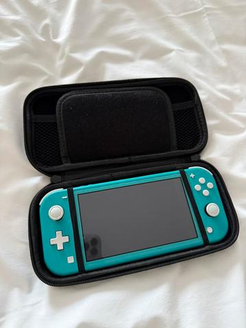 Nintendo switch lite lichtblauw + hoes en lader.