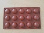 Nieuw! Siliconen bakvorm 15 halve rondjes 4cm diameter, Ophalen of Verzenden, Nieuw, Taarten, Bakvorm