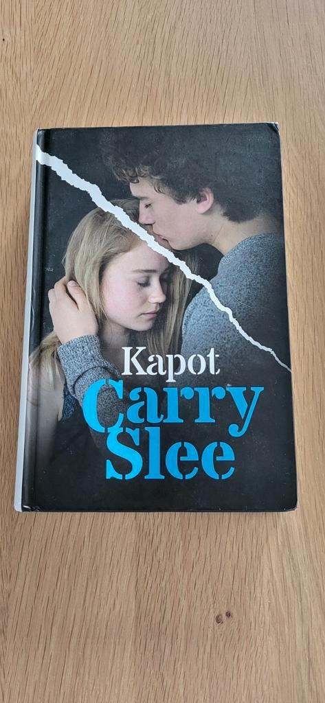 Carry Slee - Kapot, Boeken, Kinderboeken | Jeugd | 13 jaar en ouder, Zo goed als nieuw, Ophalen of Verzenden