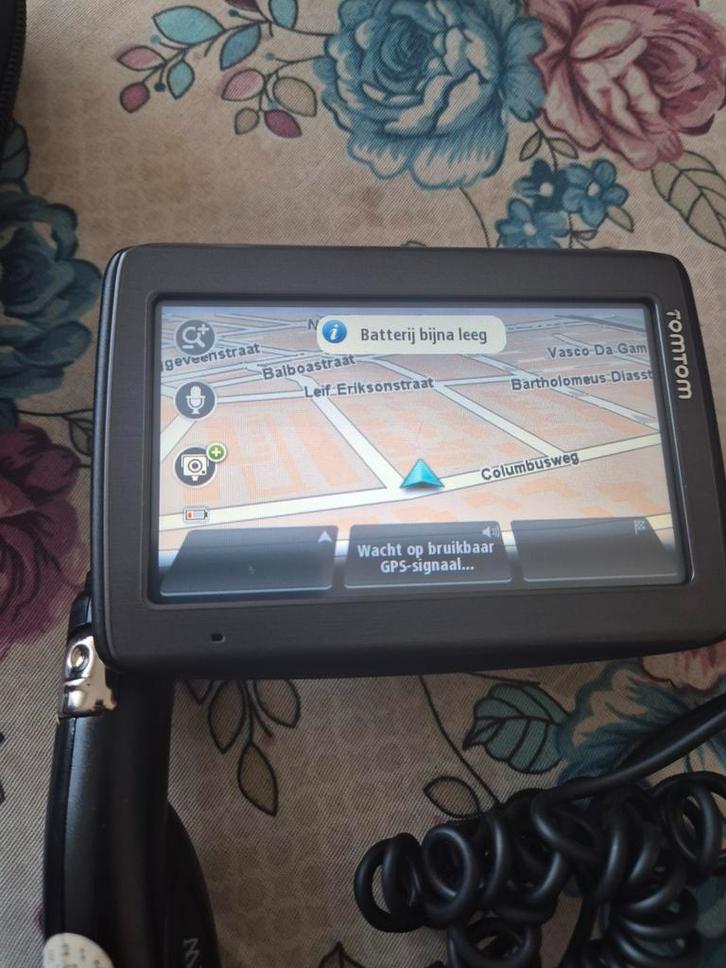 TomTom Via navigatiesysteem Europa-kaart + oplader + hoes, Auto diversen, Autonavigatie, Gebruikt, Ophalen of Verzenden