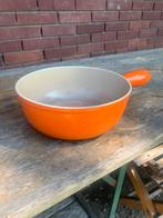 Le creuset oranje gietijzeren pan met steel  22, Huis en Inrichting, Keuken | Potten en Pannen, Ophalen of Verzenden, Gebruikt