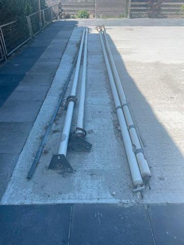 4 vlaggenmasten 7 meter beschikbaar voor biedingen