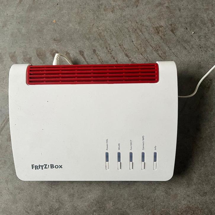 FRITZ!Box 7590 RY – High-End Router incl. Adapter, Computers en Software, Routers en Modems, Zo goed als nieuw, Router met modem