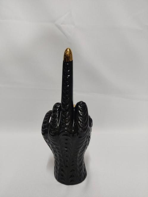 Middelvinger hand hoogglans zwart met gouden nagels, goud, Verzamelen, Beelden en Beeldjes, Nieuw, Mens, Ophalen