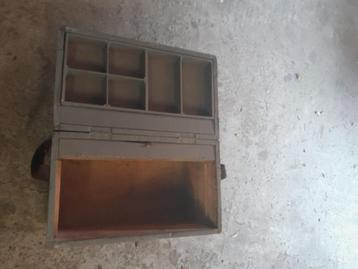 Gereedschapskist vintage beschikbaar voor biedingen