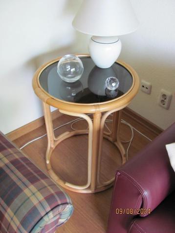 ROTAN rond BIJZETTAFELTJE tafel GLAS retro 59 x 49 cm IZGS beschikbaar voor biedingen