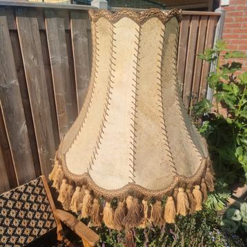 Grote retro vintage lampenkap van varkensblaas beschikbaar voor biedingen