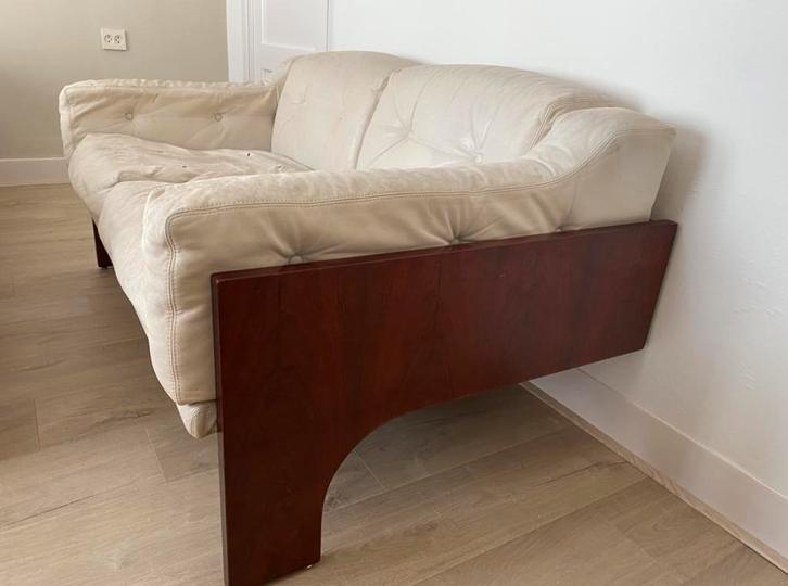 Mid century sofa Oriolo van Claudio Salocchi, Huis en Inrichting, Banken | Sofa's en Chaises Longues, Gebruikt, Tweepersoons, Minder dan 150 cm