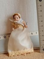 Baby popje poppenhuis, Verzamelen, Verzenden, Zo goed als nieuw, Poppenhuis