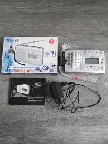 Bench Wereldontvanger - PLL-FM/MW/LW/SW Receiver beschikbaar voor biedingen