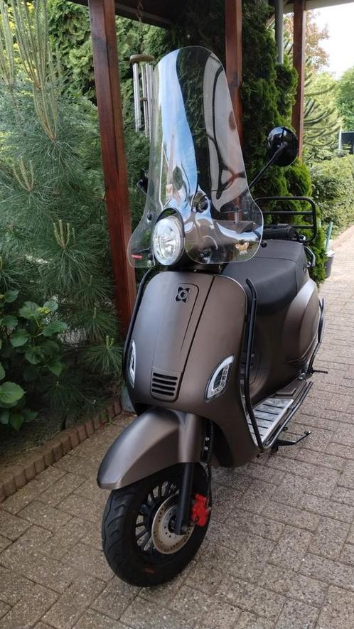 Goed uitziende AGM scooter met extra's, Fietsen en Brommers, Snorfietsen en Snorscooters, Zo goed als nieuw, Overige merken, Ophalen