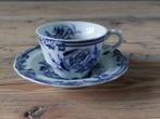 Antieke kop en schotel - wit met blauwe bloemen, Antiek en Kunst, Antiek | Servies los, Ophalen of Verzenden
