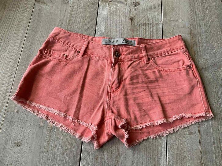 roze jeans short, merk Denim Co, maat 36 met rafels, Kleding | Dames, Spijkerbroeken en Jeans, Zo goed als nieuw, W28 - W29 (confectie 36)