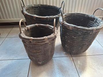 Leuke set van 3 rieten leemmanden beschikbaar voor biedingen