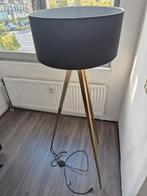Zwarte driepoot staande lamp te koop, Huis en Inrichting, Lampen | Vloerlampen, Ophalen, Zo goed als nieuw, Metaal, 100 tot 150 cm