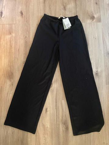 Zomerse broek van de H&M beschikbaar voor biedingen