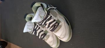 Jordan 4 seafoam  beschikbaar voor biedingen