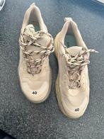 Balenciaga triple s creme, Ophalen, Zo goed als nieuw, Beige, Sneakers of Gympen