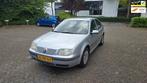 Volkswagen Bora 1.6-16V AIRCO NIEUWE APK BIJ AFLEVERING!, Auto's, Volkswagen, Stof, Gebruikt, Bora, 4 cilinders