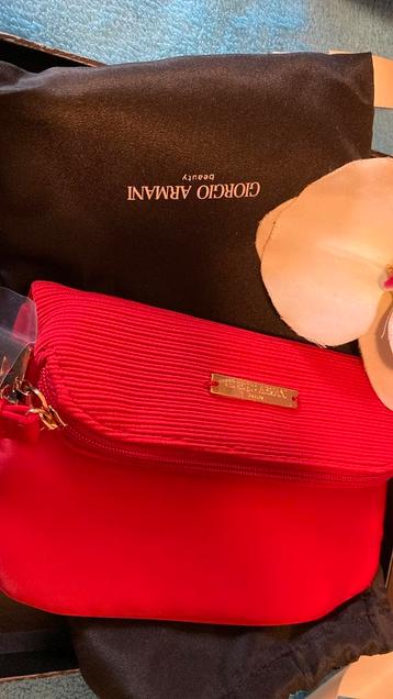 Make-up tasje giogio armani rood nieuw beschikbaar voor biedingen