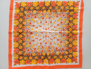 Lapje stof paneel rood wit oranje bloemetjes retro beschikbaar voor biedingen