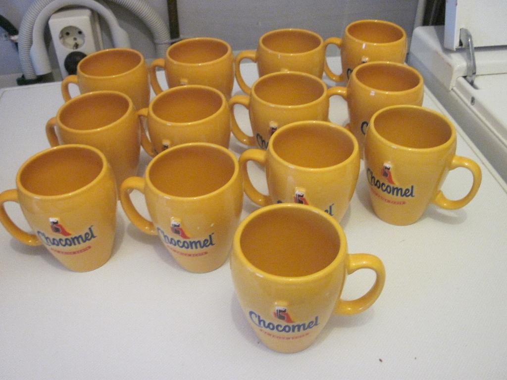13 keer Chocomel Beker met 3d Logo, Verzamelen, Ophalen of Verzenden, Zo goed als nieuw, Gebruiksvoorwerp