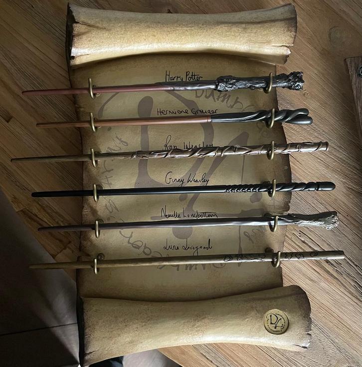 Harry Potter - Noble Collection - Dumbledore’s Army Display, Verzamelen, Harry Potter, Zo goed als nieuw, Actiefiguurtje, Ophalen