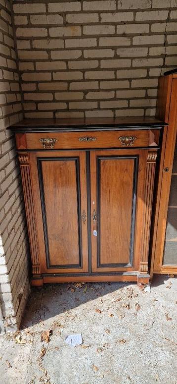 antiek dressoir beschikbaar voor biedingen