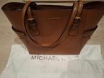Michael Kors Voyager medium, Ophalen of Verzenden, Zo goed als nieuw, Bruin, Schoudertasje