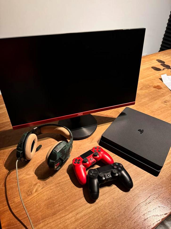 PlayStation 4 Slim, AOC monitor, 2 Controllers/ Headset, Spelcomputers en Games, Spelcomputers | Sony PlayStation 4, Refurbished