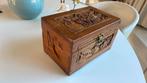Houten Kistje met Snijwerk, Ophalen
