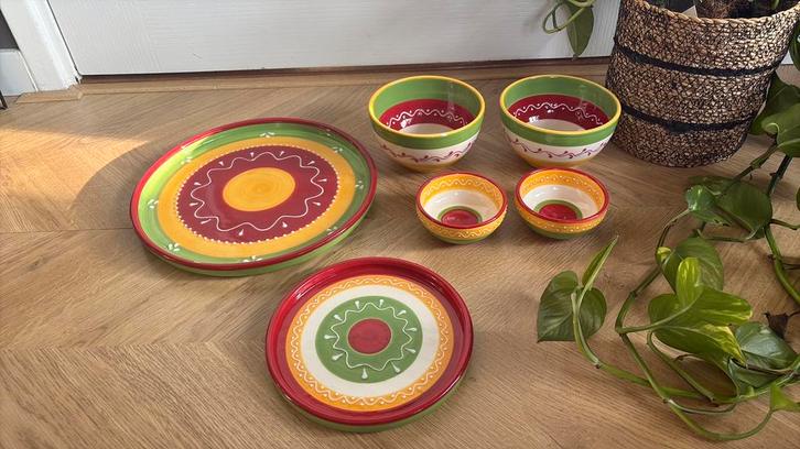Intermezzo Spaans servies, handgeschilderd 9-delig, Huis en Inrichting, Keuken | Servies, Zo goed als nieuw, Bord(en), Overige stijlen