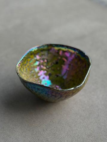 Schoteltje antiek metallic gekleurd, keramiek beschikbaar voor biedingen